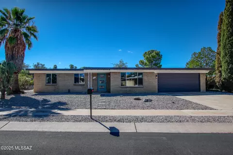 8418 E Rolling Ridge St, Tucson, AZ 85710