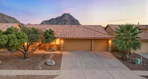 3279 S Thunder Chorus Rd, Tucson, AZ 85713