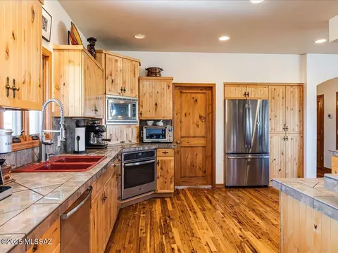 Kitchen - 139 Lower Elgin Rd, Elgin, AZ 85611 photo 2 of 4