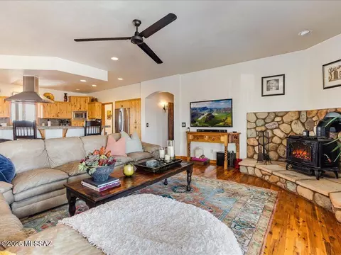 Living - 139 Lower Elgin Rd, Elgin, AZ 85611 photo 2 of 7