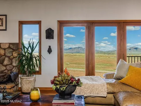 Living - 139 Lower Elgin Rd, Elgin, AZ 85611 photo 5 of 7