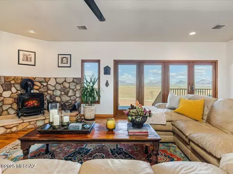 Living - 139 Lower Elgin Rd, Elgin, AZ 85611 photo 3 of 7