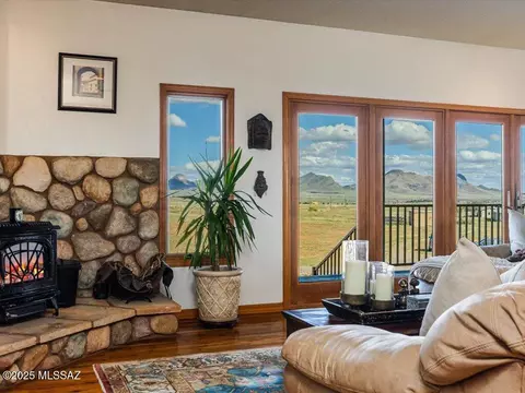 Living - 139 Lower Elgin Rd, Elgin, AZ 85611 photo 4 of 7