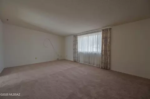 Living - 830 E Halcyon Rd, Tucson, AZ 85719 photo 2 of 3
