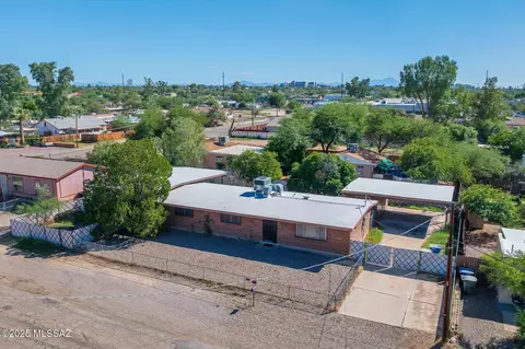 View/Area - 830 E Halcyon Rd, Tucson, AZ 85719 photo 1 of 4