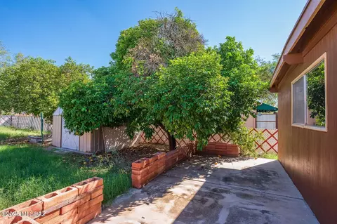 Exterior - 830 E Halcyon Rd, Tucson, AZ 85719 photo 5 of 7