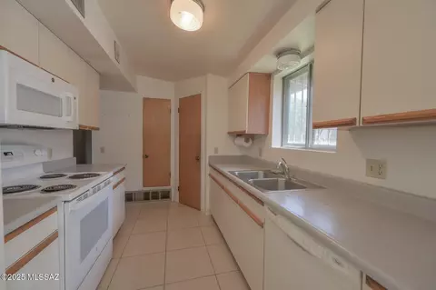 Kitchen - 830 E Halcyon Rd, Tucson, AZ 85719 photo 1 of 3