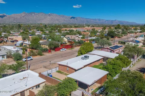 View/Area - 830 E Halcyon Rd, Tucson, AZ 85719 photo 3 of 4