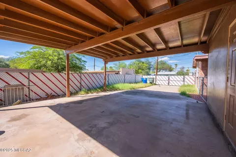 Exterior - 830 E Halcyon Rd, Tucson, AZ 85719 photo 4 of 7
