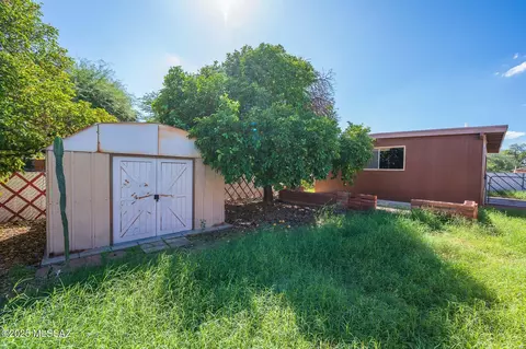 Exterior - 830 E Halcyon Rd, Tucson, AZ 85719 photo 6 of 7