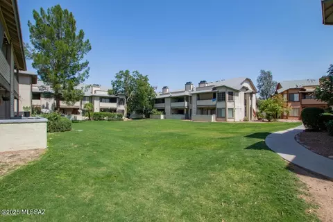 1674 W Park Wood Ln, Tucson, AZ 85746
