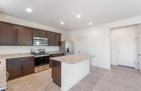 806 W Calle Falerno, Sahuarita, AZ 85629