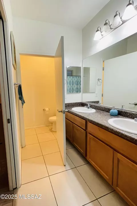 Bath - 6385 E Boldin Dr, Tucson, AZ 85756 photo 3 of 5