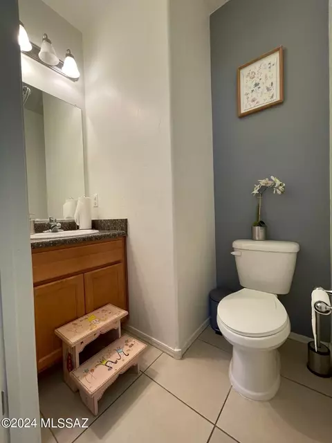 Bath - 6385 E Boldin Dr, Tucson, AZ 85756 photo 1 of 5