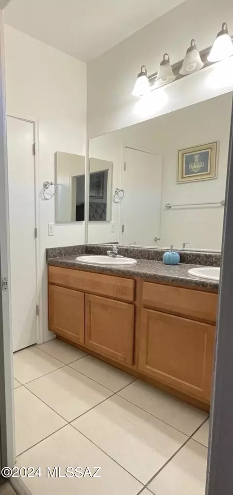 Bath - 6385 E Boldin Dr, Tucson, AZ 85756 photo 4 of 5