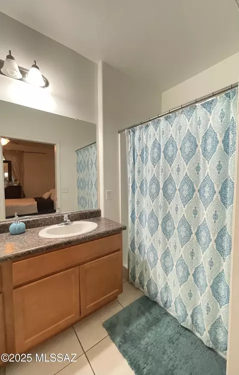 Bath - 6385 E Boldin Dr, Tucson, AZ 85756 photo 2 of 5