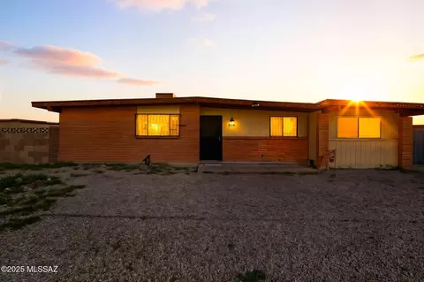 8135 Escalante Rd, Tucson, AZ 85730