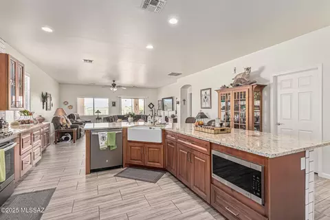 Kitchen - 793 E Blue Rock Way, Vail, AZ 85641 photo 3 of 4