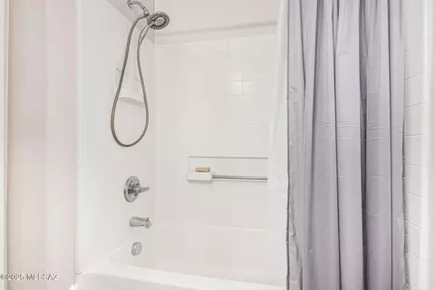 Bath - 793 E Blue Rock Way, Vail, AZ 85641 photo 4 of 4