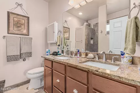 Bath - 793 E Blue Rock Way, Vail, AZ 85641 photo 1 of 4