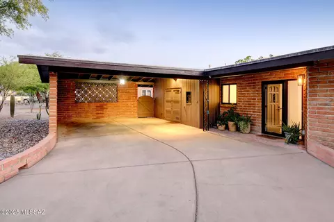 2031 E La Madera Dr, Tucson, AZ 85719