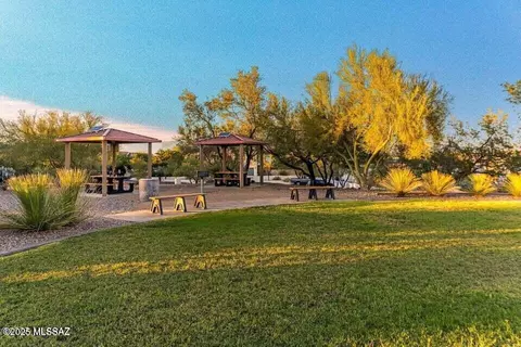 View/Area - 6012 S Sweet Birch Ln, Tucson, AZ 85747 photo 2 of 4