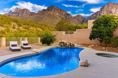 10140 N Calle Del Carnero, Oro Valley, AZ 85737