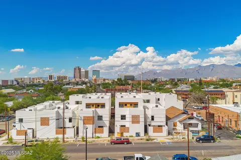 21 W Lalo Way, Tucson, AZ 85701