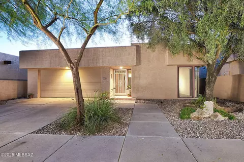 3660 N Royal Prince Ct, Tucson, AZ 85719