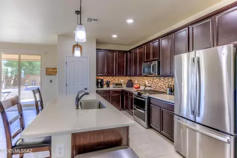 Kitchen - 10838 E Painted Mesa Pl, Vail, AZ 85641 photo 2 of 5