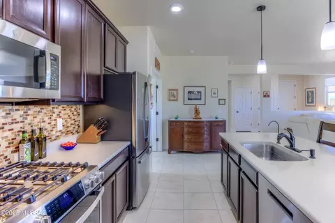 Kitchen - 10838 E Painted Mesa Pl, Vail, AZ 85641 photo 3 of 5