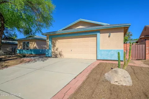 10235 E Rainbow Meadow Dr, Tucson, AZ 85747