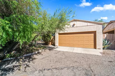 2596 N Ironwood Ridge Dr, Tucson, AZ 85745
