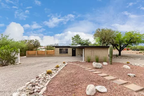 3650 N Four Winds Dr, Tucson, AZ 85750