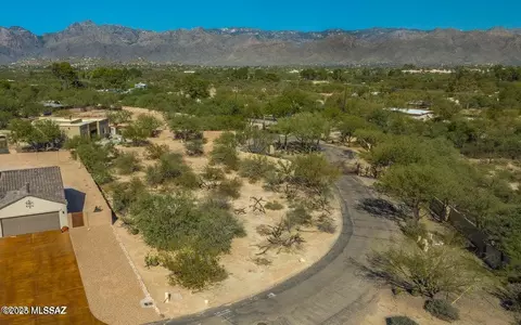 2021 N Corte Tomasin, Tucson, AZ 85715