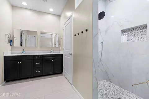 Bath - 14282 E Hub Dr, Vail, AZ 85641 photo 1 of 3
