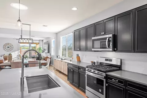 Kitchen - 14282 E Hub Dr, Vail, AZ 85641 photo 3 of 4