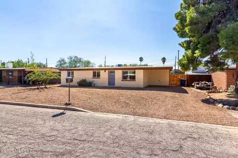 Exterior - 5402 E 28th St, Tucson, AZ 85711 photo 4 of 11
