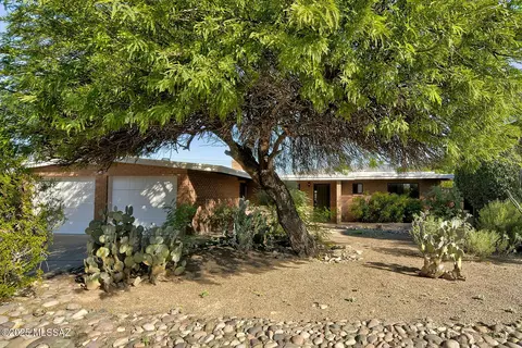 4433 E Blacklidge Dr, Tucson, AZ 85712