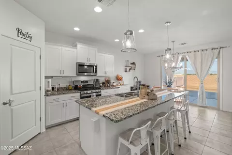 6331 E Calle Hora Cero, Tucson, AZ 85756