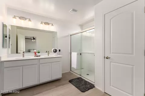 Bath - 11989 E Chamrod Dr, Vail, AZ 85641 photo 2 of 3