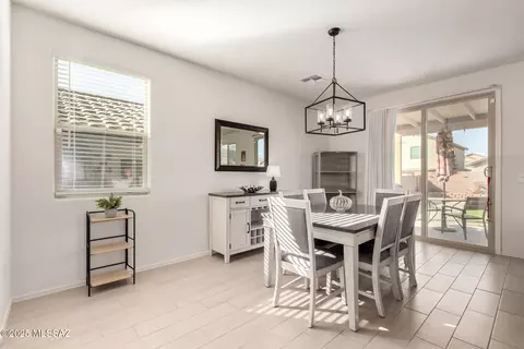 Dining - 11989 E Chamrod Dr, Vail, AZ 85641 photo 2 of 3