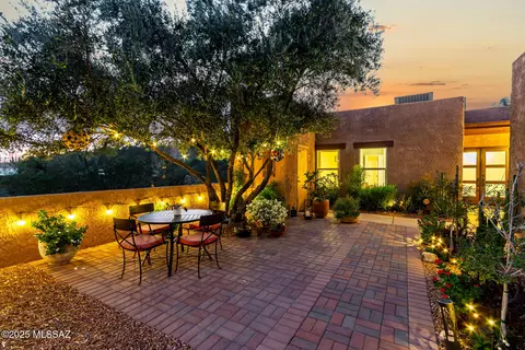 6601 N Foothills Dr, Tucson, AZ 85718