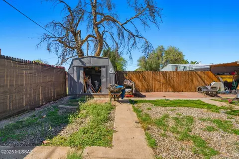 Exterior - 3738 E Shepherd Pl, Tucson, AZ 85713 photo 6 of 6