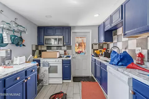 Kitchen - 3738 E Shepherd Pl, Tucson, AZ 85713 photo 3 of 3