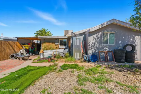 Exterior - 3738 E Shepherd Pl, Tucson, AZ 85713 photo 4 of 6
