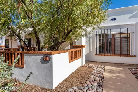 317 S Paseo Quinta #B, Green Valley, AZ 85614