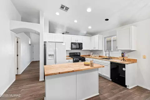 Kitchen - 8806 E Mountain Spring Dr, Tucson, AZ 85747 photo 2 of 3