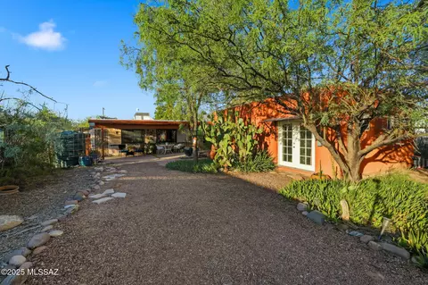 2315 E Blacklidge Dr, Tucson, AZ 85719