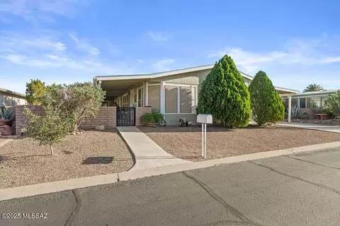 107 W Mora Dr, Green Valley, AZ 85614